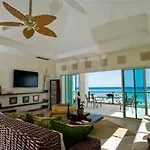 Aquamarina Luxury Residences