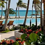 Aquamarina Luxury Residences