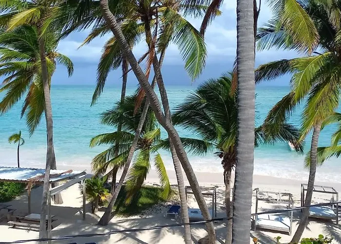 Private Room Overlooking The Beach