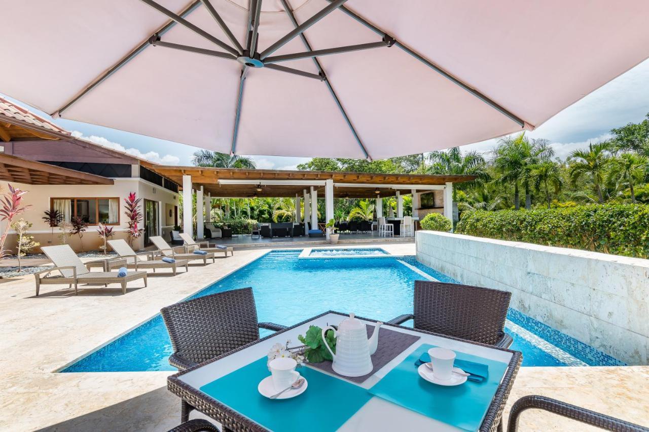 Stunning With Private Pool And Jacuzzi In