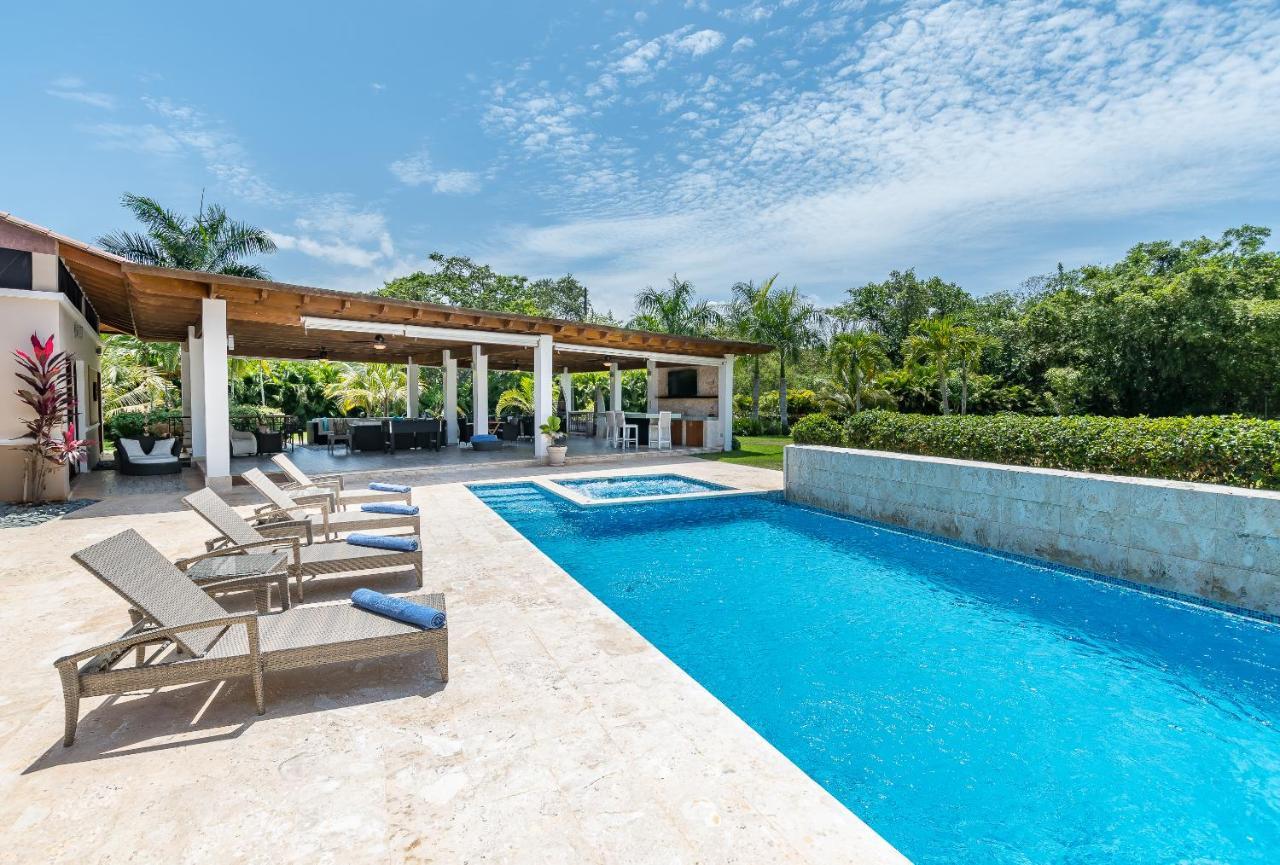 Villa Stunning With Private Pool And Jacuzzi In