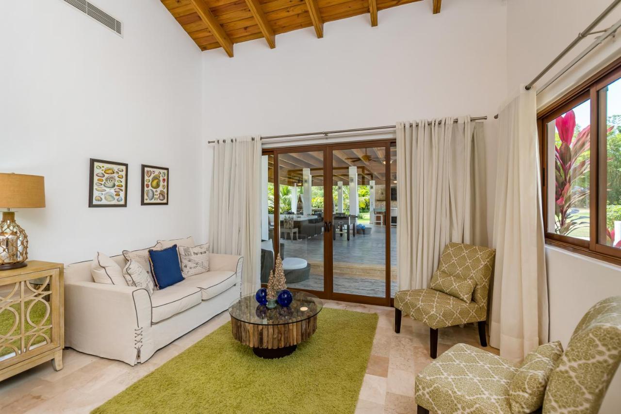 Villa Stunning With Private Pool And Jacuzzi In