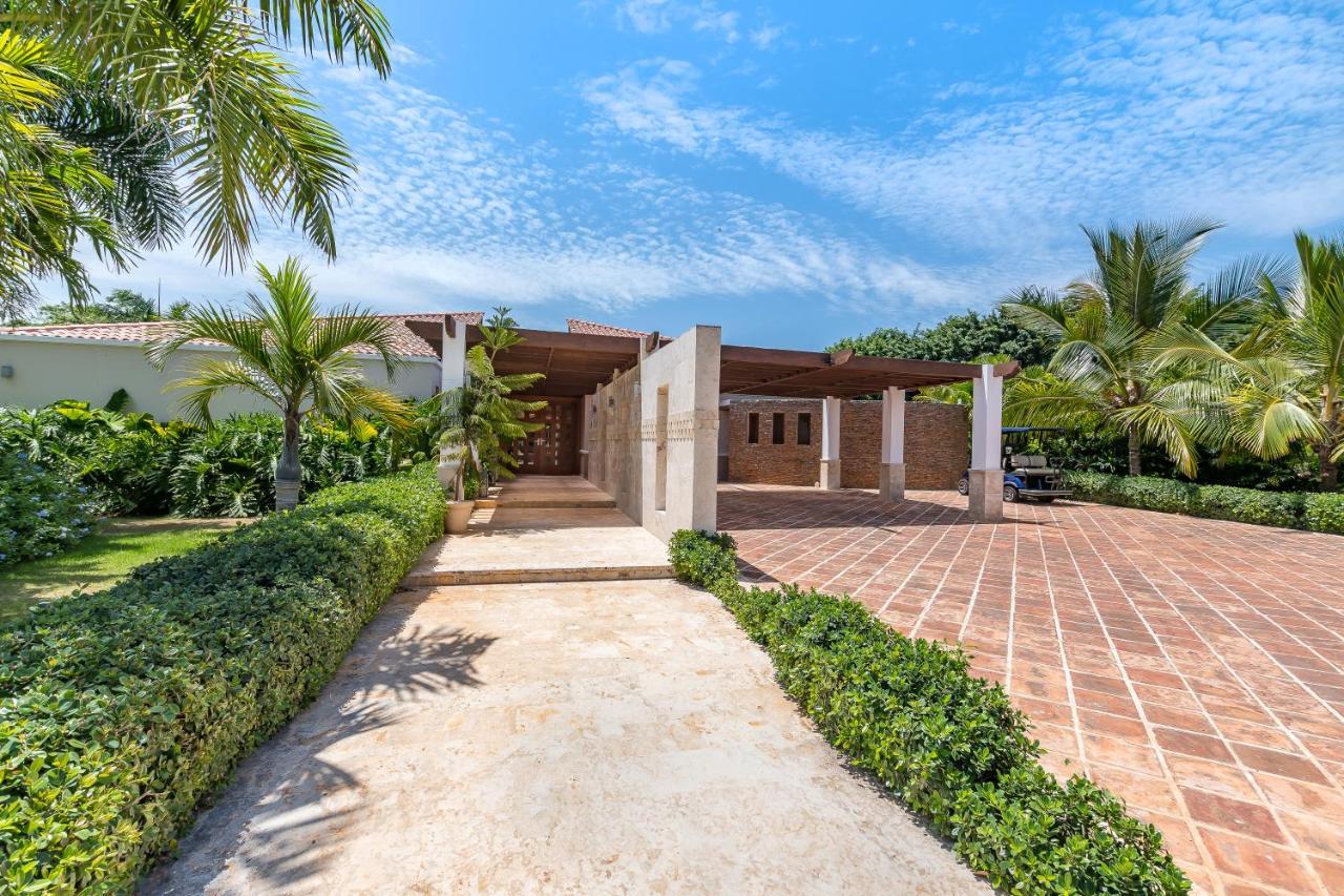 Villa Stunning With Private Pool And Jacuzzi In *