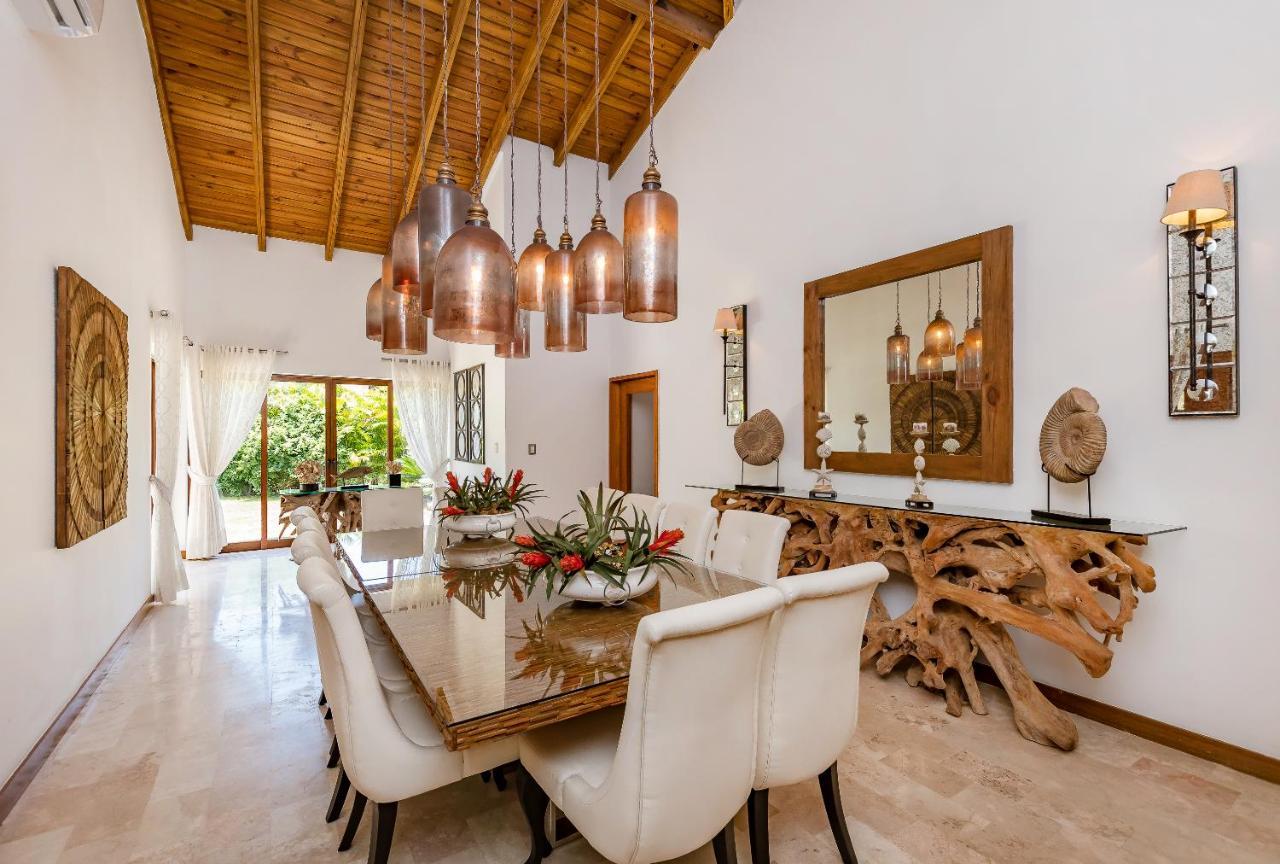 Villa Stunning With Private Pool And Jacuzzi In