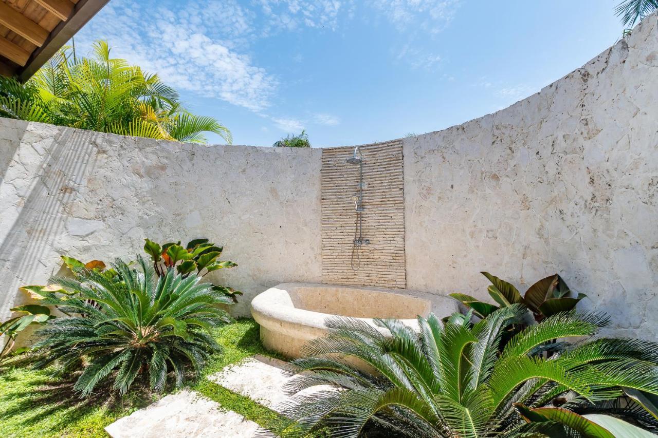 Stunning With Private Pool And Jacuzzi In *
