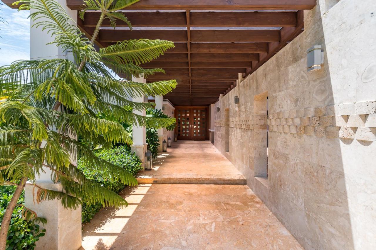Stunning With Private Pool And Jacuzzi In