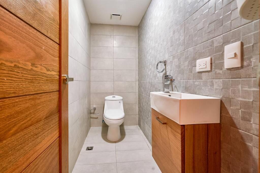 Escape Apartments, Balcony, Pool, Gym & In La Julia Apartment Santo Domingo