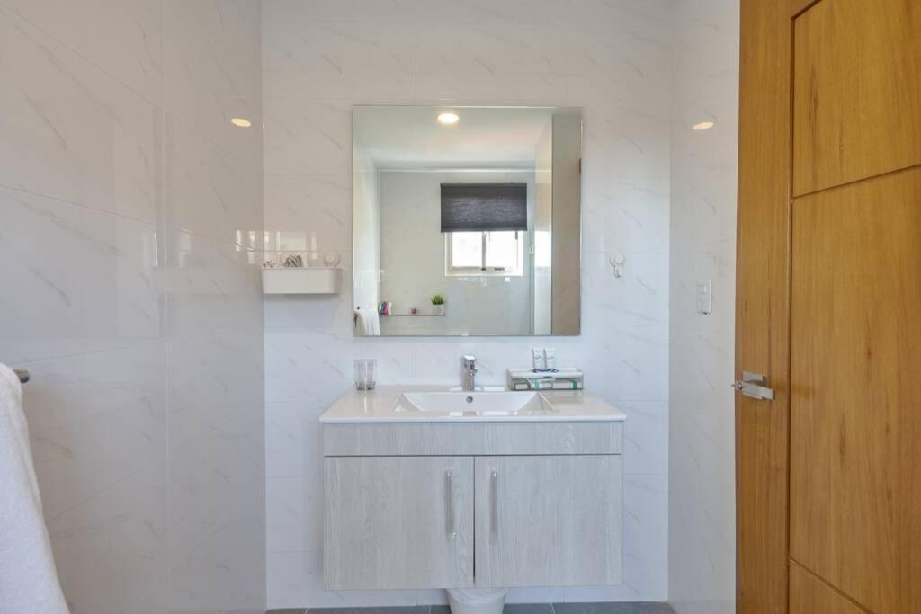 Escape Apartment, Balcony, Pool & Gym In La Julia Apartment *
