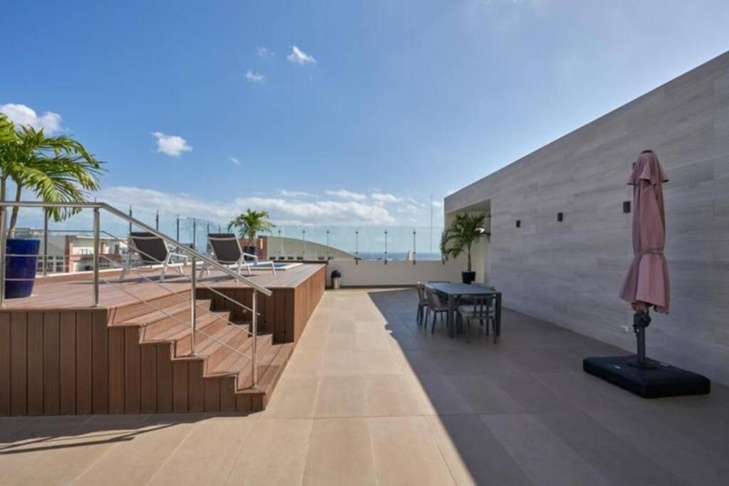 Escape Apartment, Balcony, Pool & Gym In La Julia Apartment *
