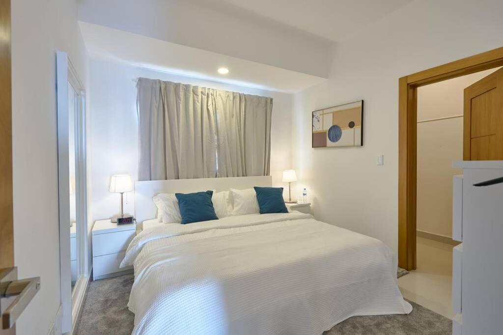 Escape Apartment, Balcony, Pool & Gym In La Julia Santo Domingo
