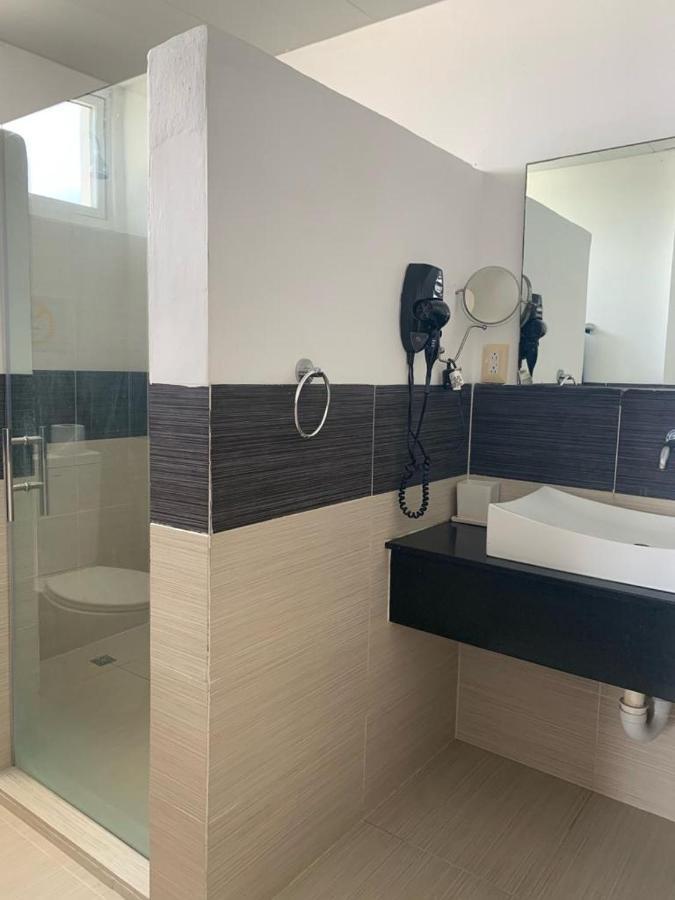 Vista Mare Ocean View Floor Condo, Aparthotel