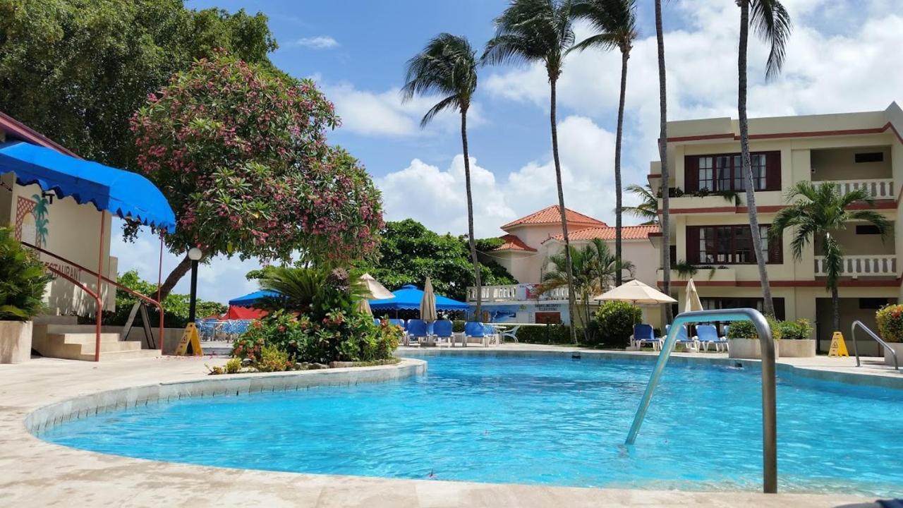 Hotel By The Sea 3*
