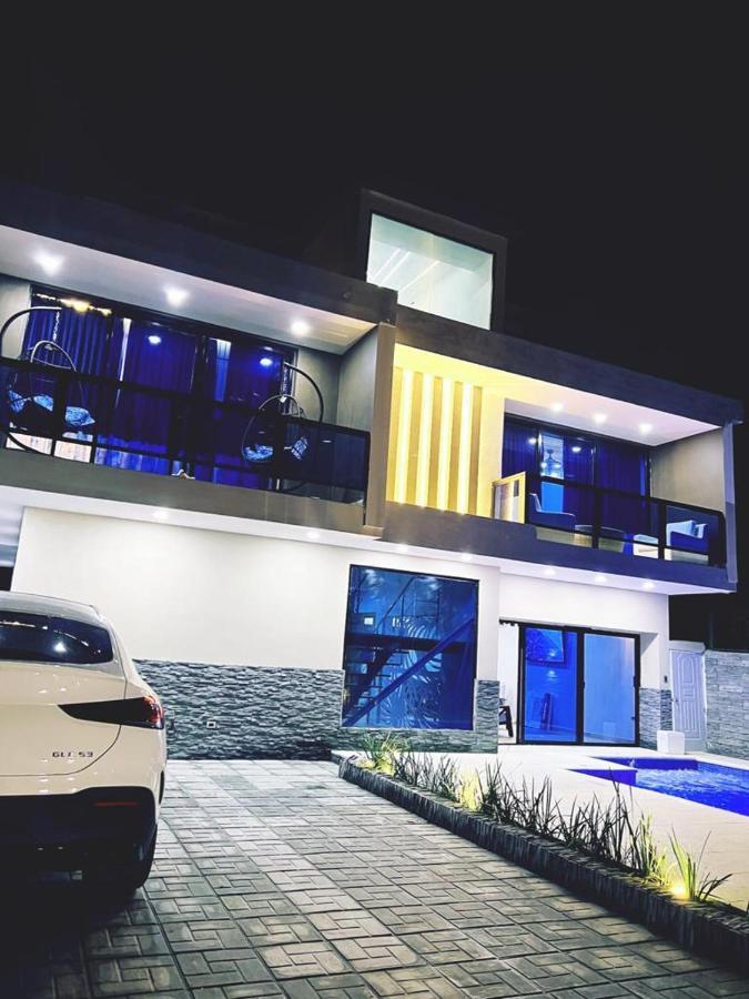 Villa En Residencial Sfa