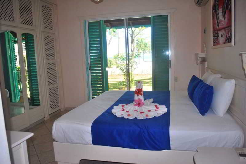 Chiara Terrenas Aparthotel