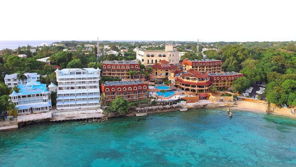 Bay And Victorian House 4* Sosua