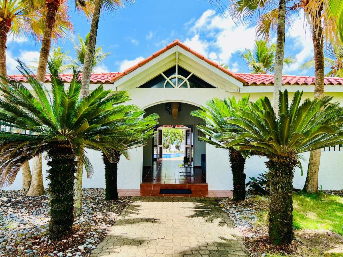 Palm House - Luxury - Samana - Ocean Front Villa Sanchez