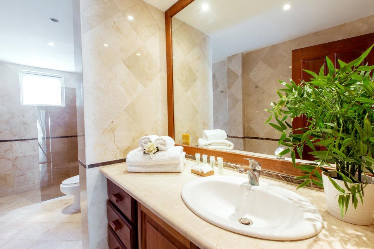 Aventura Village Los Corales Beach And