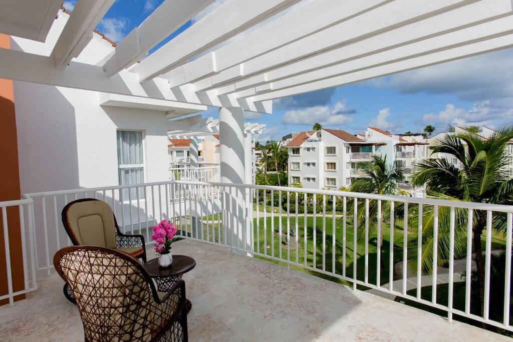 Ocean Views & Private Beach! Luxury 4bdr Getaway Apartment