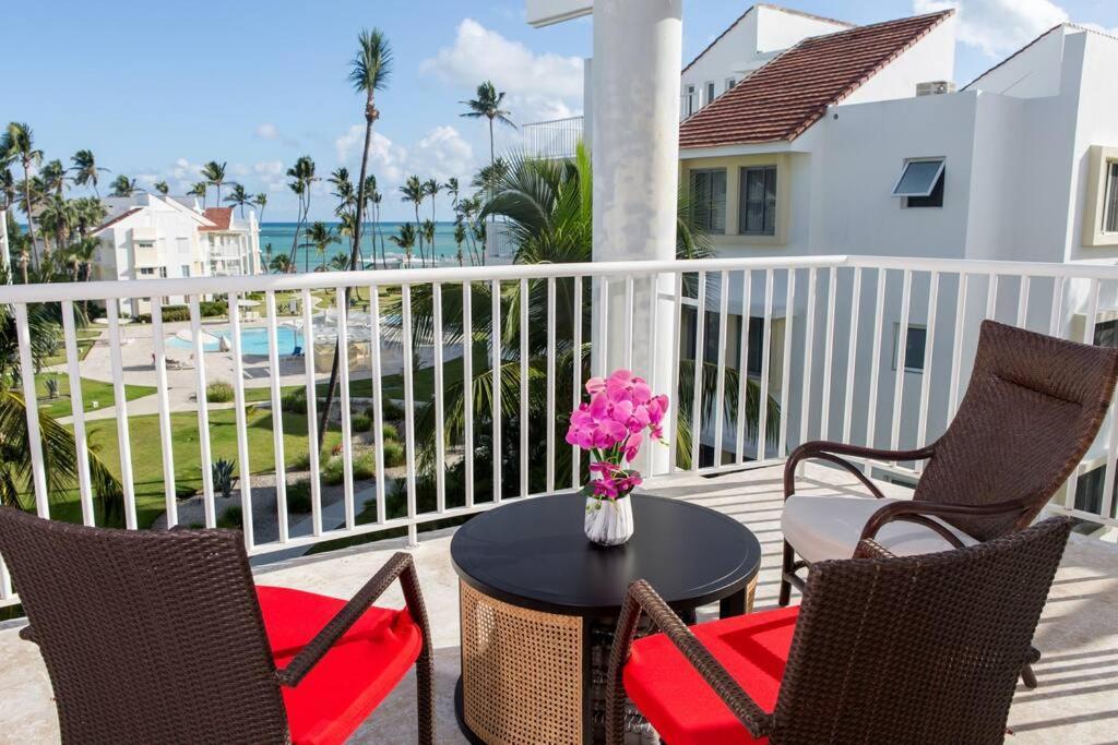 Apartment Pristine 4br Beachfront Getaway With Pool & Rooftop