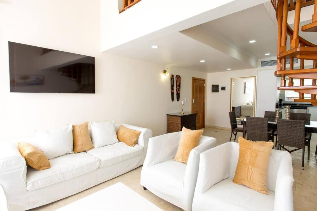 Pristine 4br Beachfront Getaway With Pool & Rooftop Apartment *