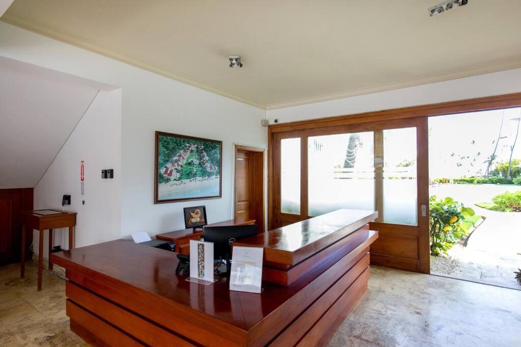 Apartment Ocean Views & Private Beach! Luxury 4bdr Getaway *