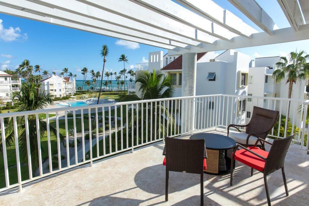 Pristine 4br Beachfront Getaway With Pool & Rooftop Apartment