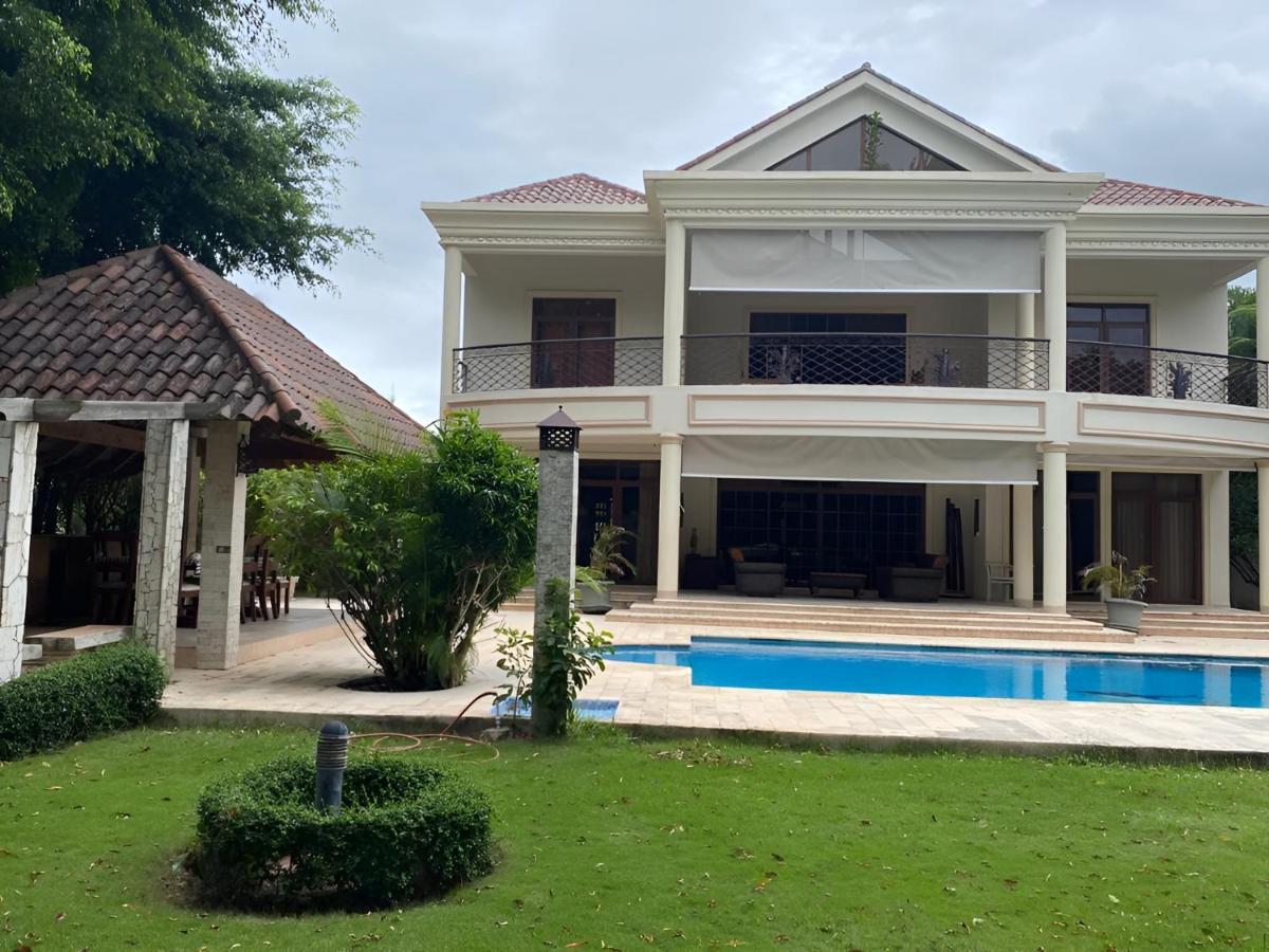 Villamorametro Villa *