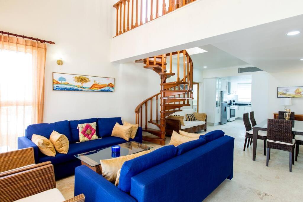 Ocean Views & Private Beach! Luxury 4bdr Getaway Apartment *