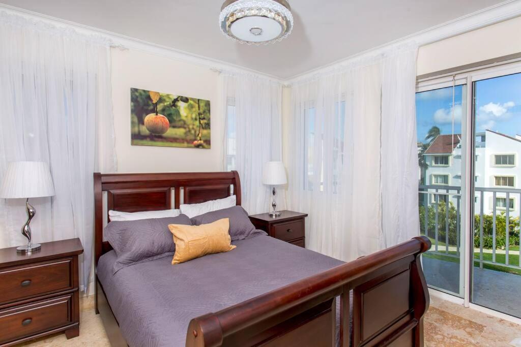 Pristine 4br Beachfront Getaway With Pool & Rooftop