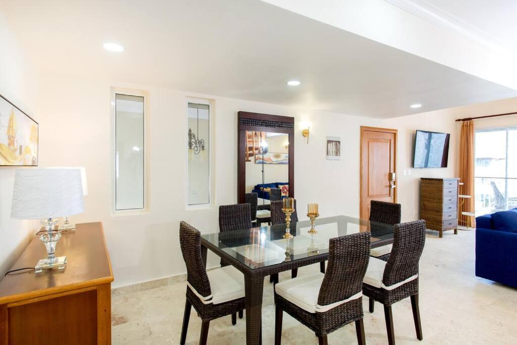 Ocean Views & Private Beach! Luxury 4bdr Getaway Apartment