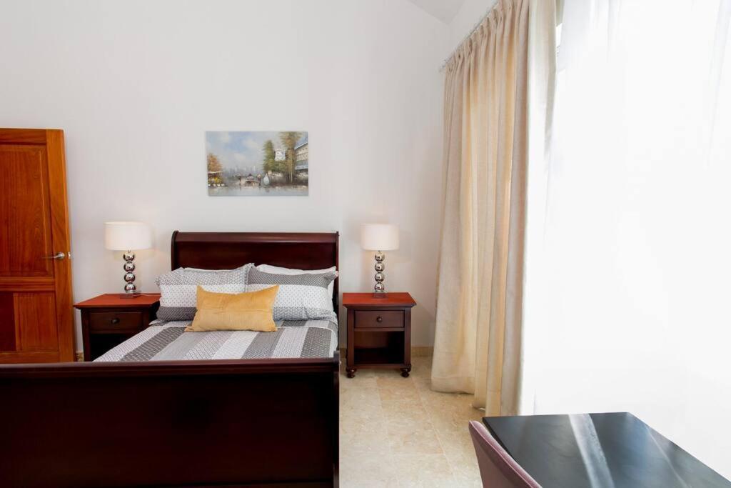 Pristine 4br Beachfront Getaway With Pool & Rooftop *