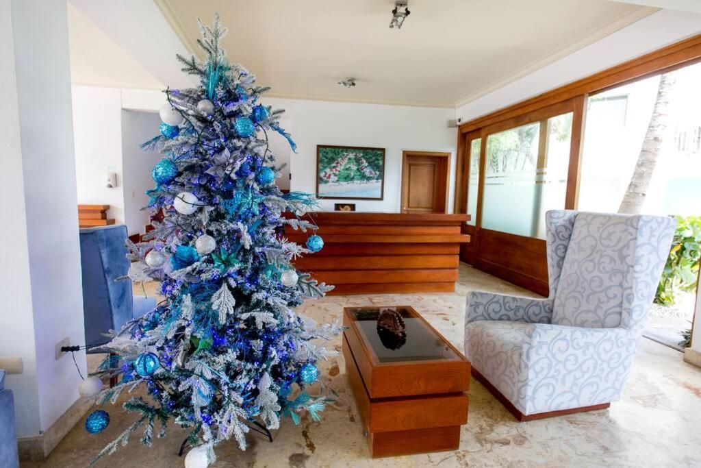 Ocean Views & Private Beach! Luxury 4bdr Getaway Apartment *