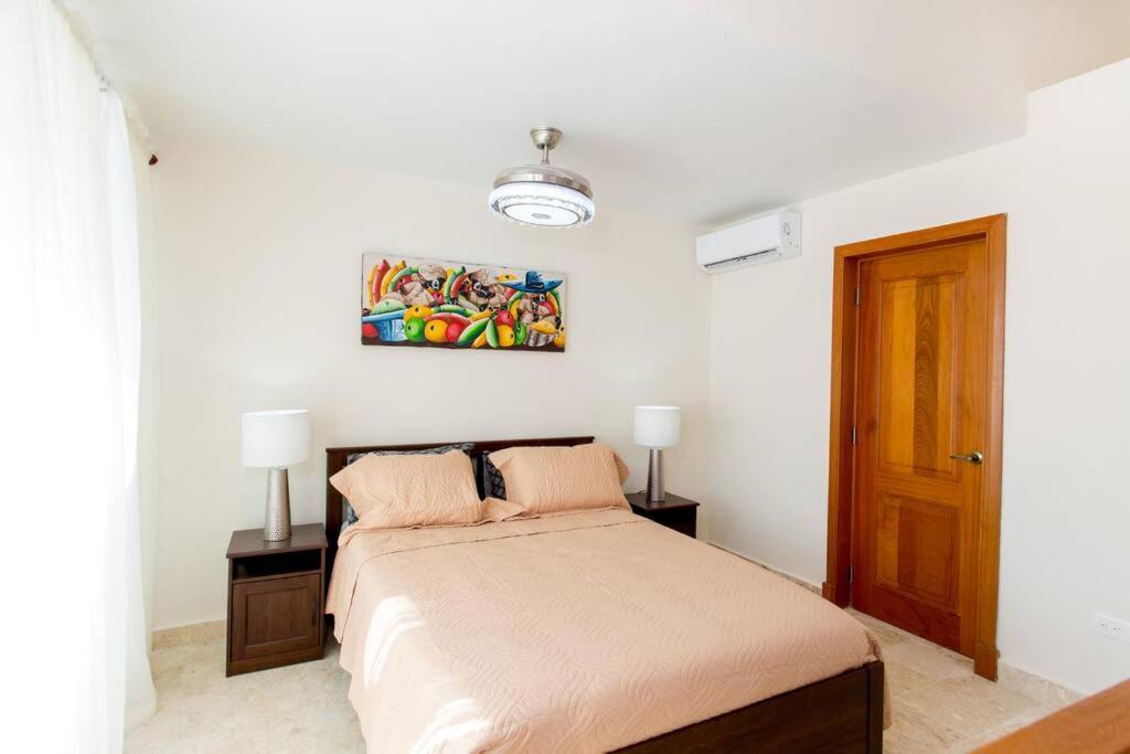 Ocean Views & Private Beach! Luxury 4bdr Getaway Apartment