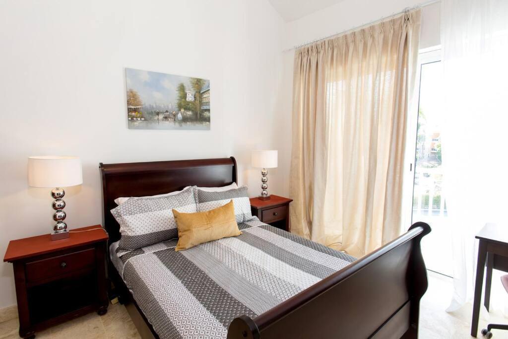 Pristine 4br Beachfront Getaway With Pool & Rooftop *