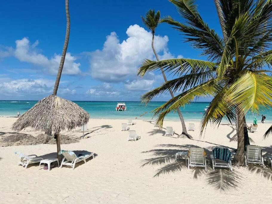 Apartment Pristine 4br Beachfront Getaway With Pool & Rooftop *
