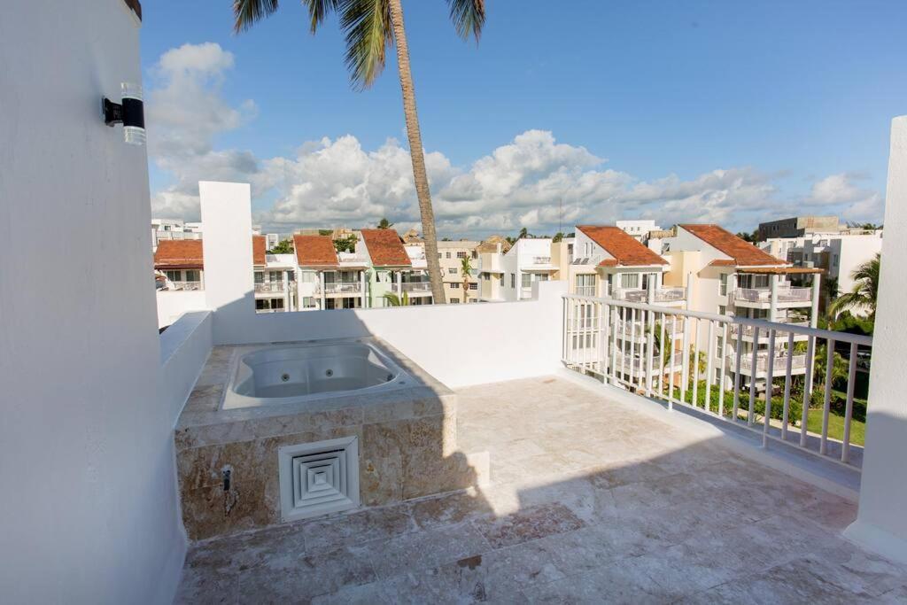 Apartment Pristine 4br Beachfront Getaway With Pool & Rooftop *