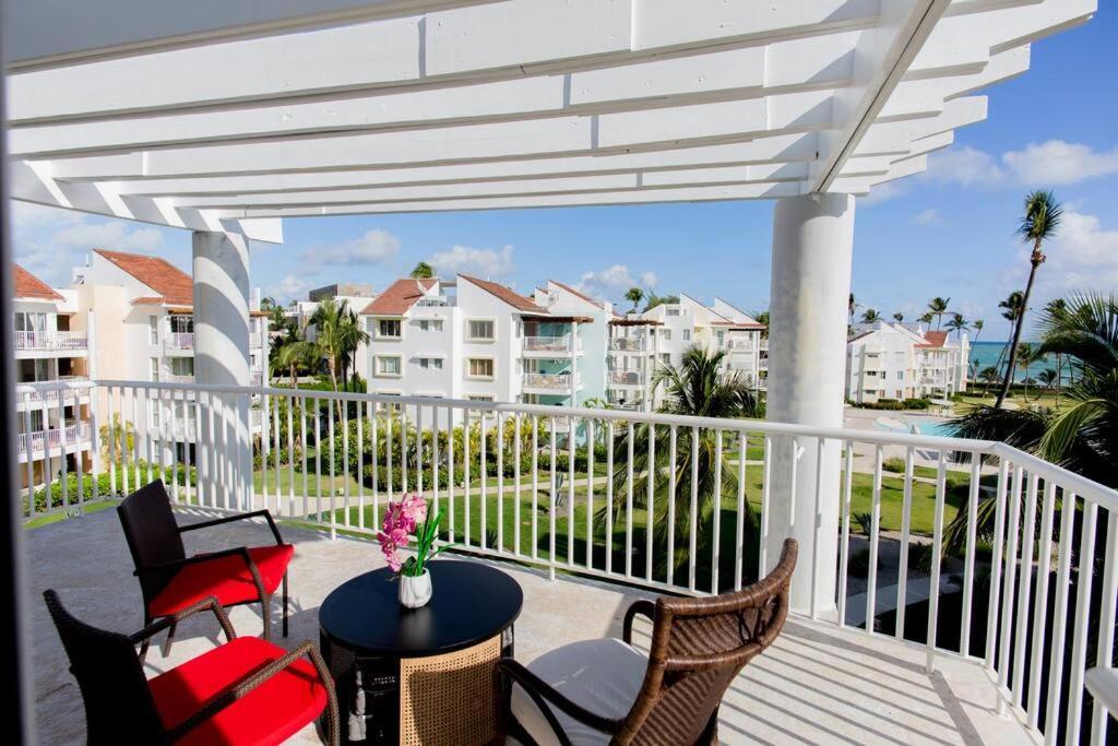 Pristine 4br Beachfront Getaway With Pool & Rooftop