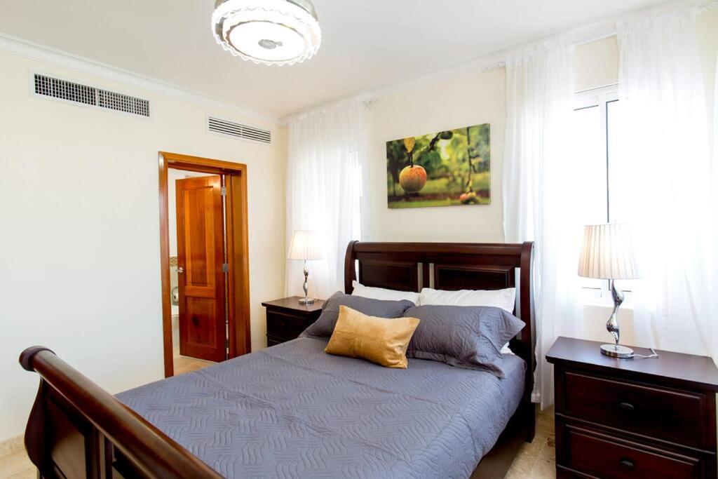 Apartment Pristine 4br Beachfront Getaway With Pool & Rooftop *