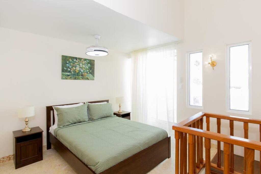 Pristine 4br Beachfront Getaway With Pool & Rooftop