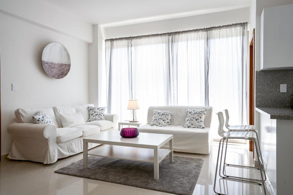 Escape Apartment, Balcony, Pool & Gym In La Julia Santo Domingo
