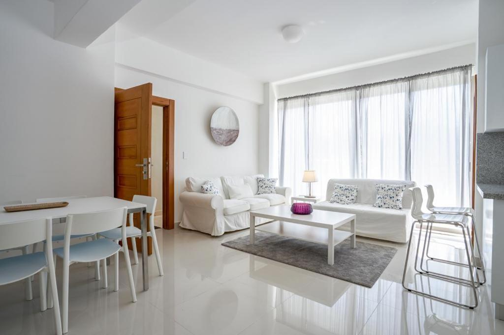 Escape Apartment, Balcony, Pool & Gym In La Julia Apartment