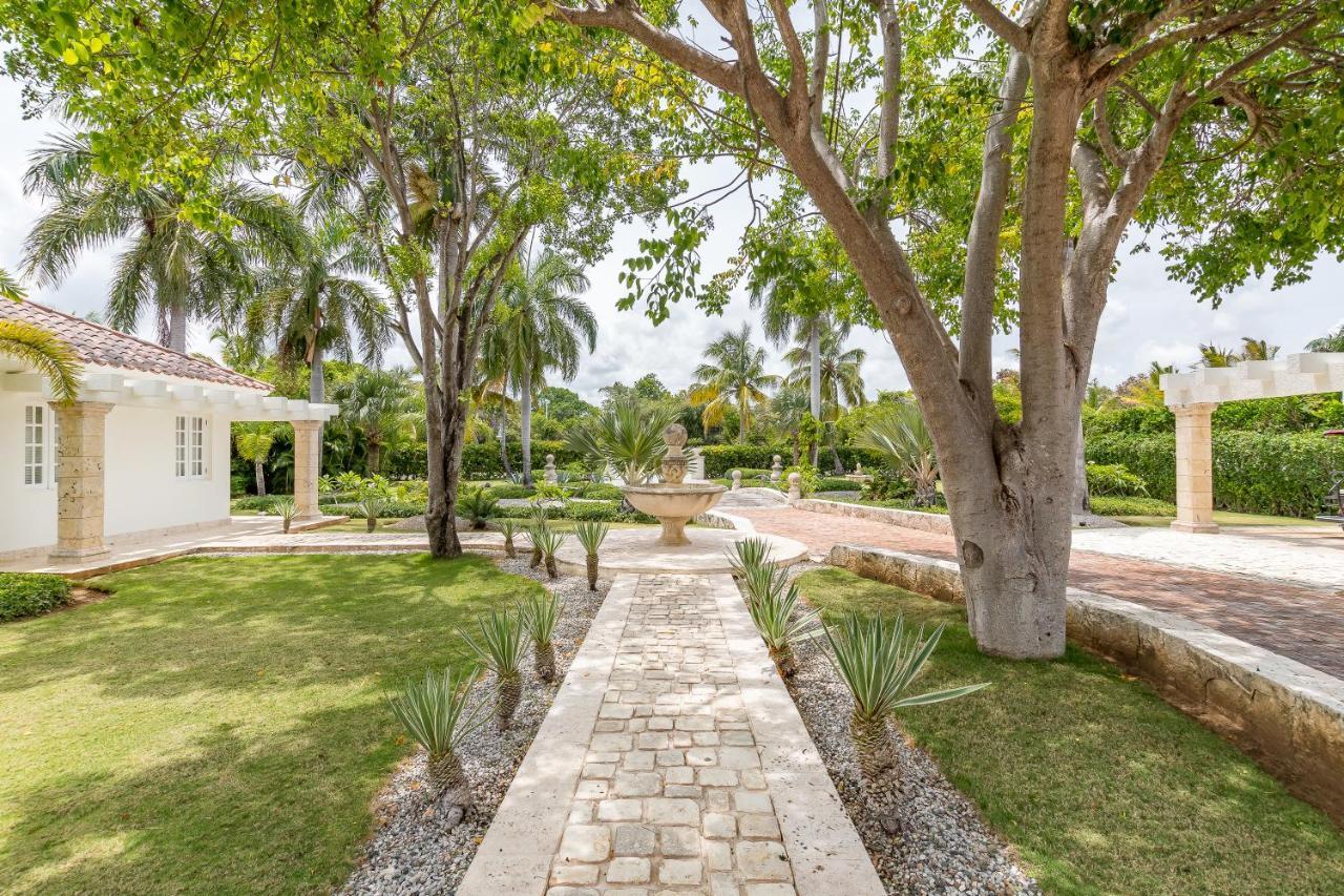 Exclusive And Club Pool Villa