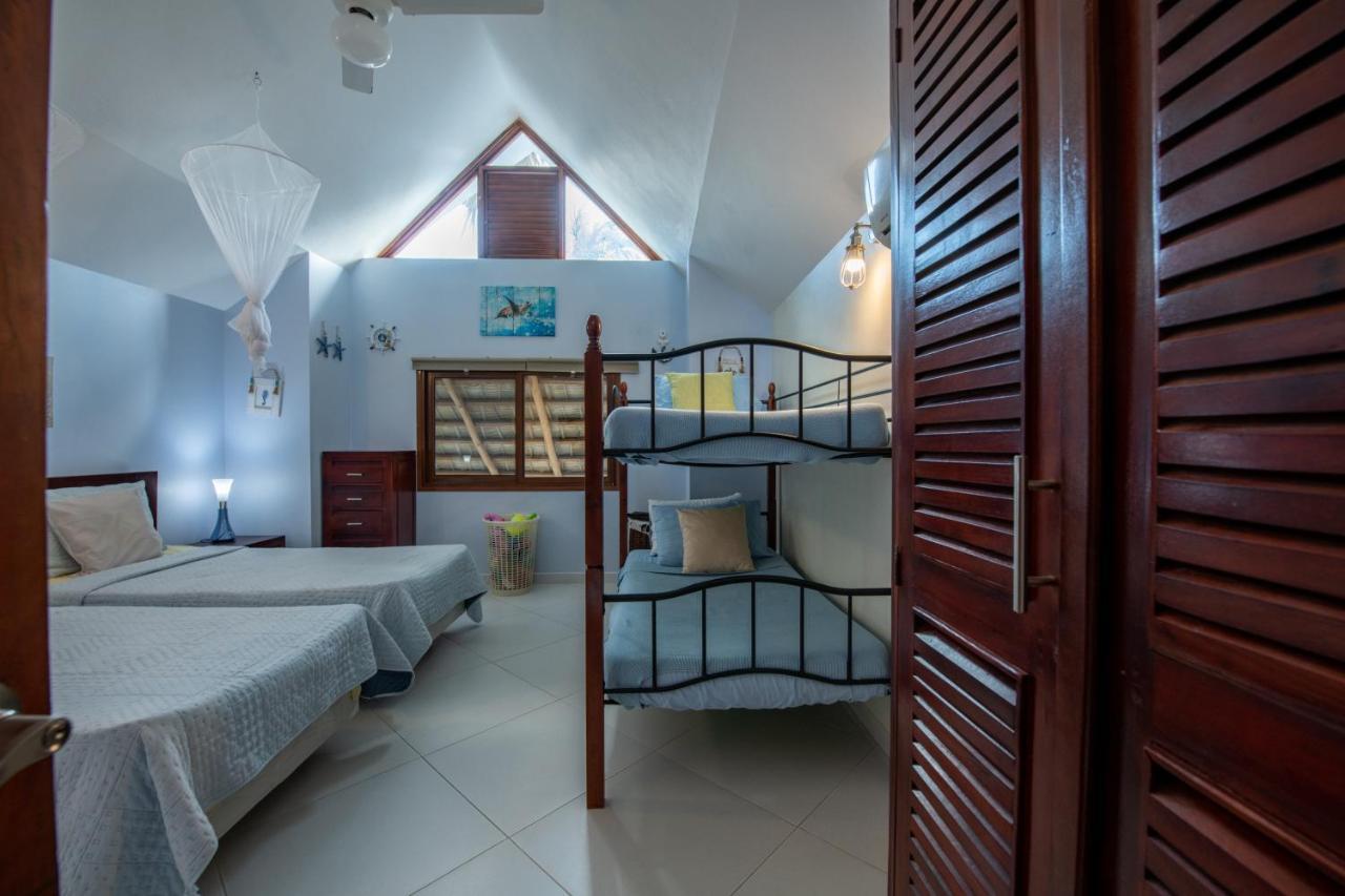 Villa Clarissa V, Walk To Beach! *