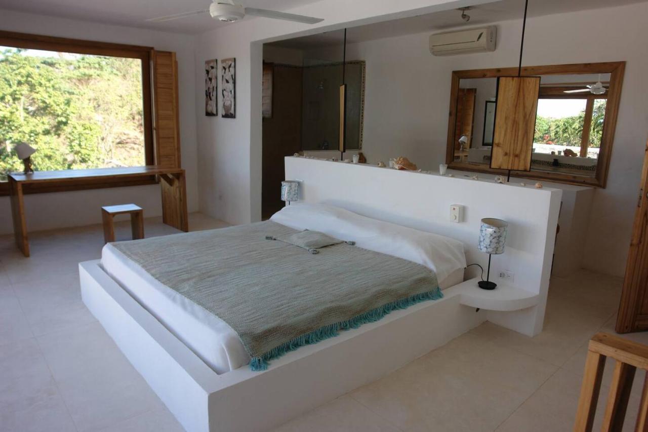 Propiedad De Alto Standing Con Vista Al Mar, Piscina, Tenis, Hasta 12 Personas