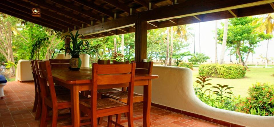 Villa Directly On The Beach, Ballenas Las Terrenas