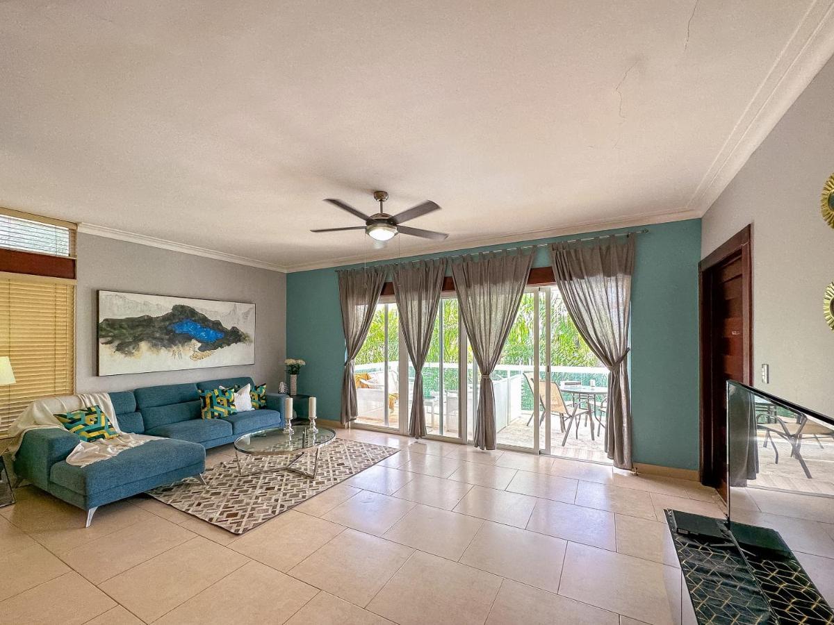 Incredible 3 Bedroom Penthouse W Bbq & Jacuzzi Apartment