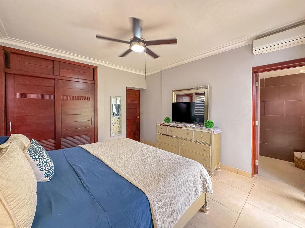 Apartment Incredible 3 Bedroom Penthouse W Bbq & Jacuzzi