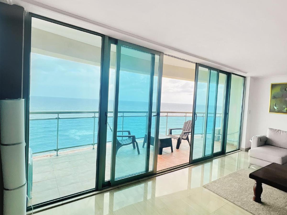 Exclusive 3 Bdr, Gym & Pool, Seaview, Luxury Tower Apartment *