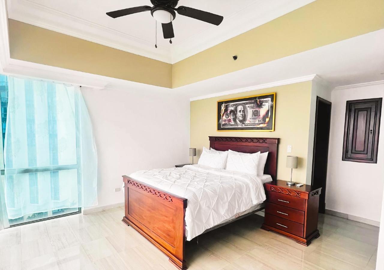 Exclusive 3 Bdr, Gym & Pool, Seaview, Luxury Tower Apartment *