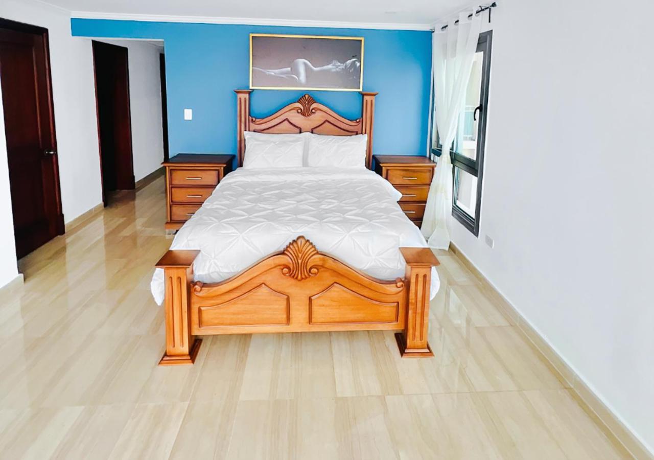 Exclusive 3 Bdr, Gym & Pool, Seaview, Luxury Tower Apartment *